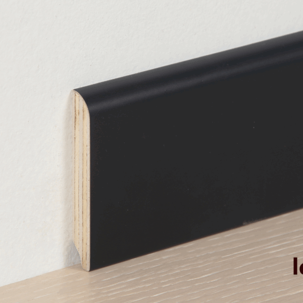 Battiscopa/zoccolino laccato nero impiallaciato legno 82 x 13 mm