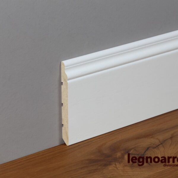 Battiscopa/zoccolino Ducale laccato bianco in legno massello di Ayous stile inglese 120 x 13 mm Roma Milano